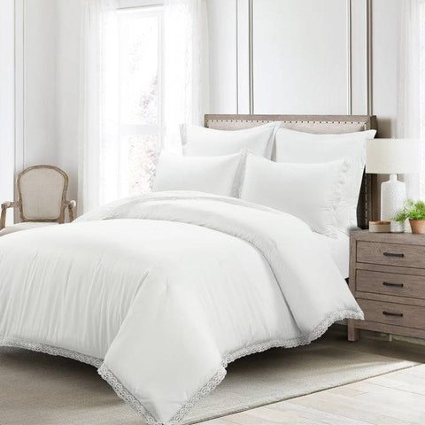 Full/Queen size White 5-Piece Lightweight Comforter Set with Lace Trim