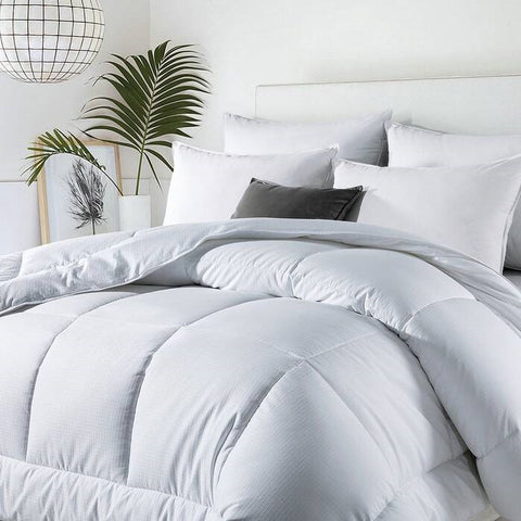 Queen Size All Seasons Soft White Polyester Down Alternative Comforter