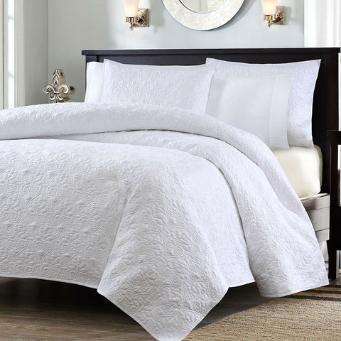 Full / Queen White Classic Coverlet Quilt Set with 2 Shams